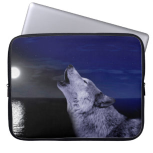 Wolf heult auf dem Mond im Meer Laptopschutzhülle