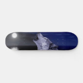 Wolf heult auf dem Mond im Meer Skateboard (Horizontal)