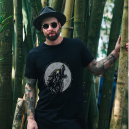 Wolf heult auf dem Mond T-Shirt