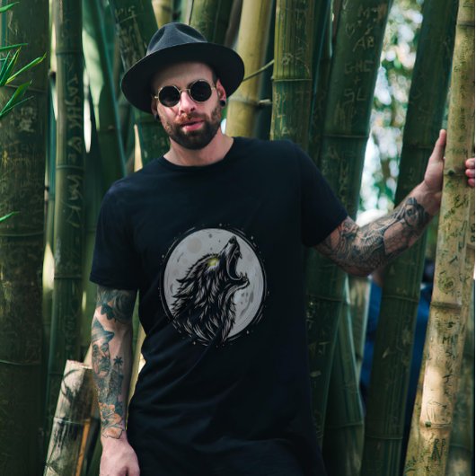 Wolf heult auf dem Mond T-Shirt