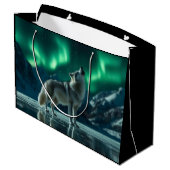 Wolf heult unter den Nordlichtern Große Geschenktüte (Rückseite Schrägansicht)