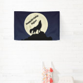 Wolf Howling am Moon Midnight Blue Banner (InSitu)