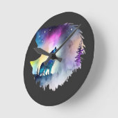 Wolf Howling an den Nordlichtern Runde Wanduhr (Winkel)
