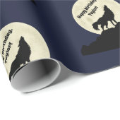 Wolf Howling auf dem Mond Illustration Personalisi Geschenkpapier (Rolleneckpunkt)