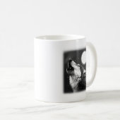 Wolf Howling auf dem Mond Kaffeetasse (VorderseiteRechts)