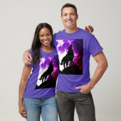 Wolf Howling auf dem Mond Lila T-Shirt (Unisex)