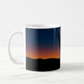 Wolf Howling Silhouette bei Sunset Coffee Tasse (Links)