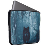 Wolf im Dunkelwald. Laptopschutzhülle (Vorne Rechts)