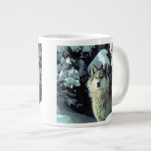 Wolf im Schnee Jumbo-Tasse (Vorderseite Rechts)