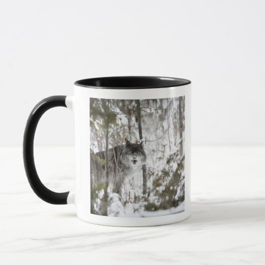 Wolf im Wald im Winter Tasse (Links)