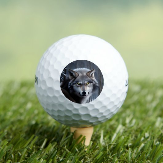 Wolf im Winterwald Golfball (Insitu T-Shirt)