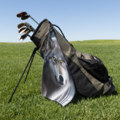 Wolf im Winterwald Golfhandtuch (Gras)