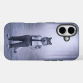 Wolf in minimaler formaler Kleidung – Stiller Wald Case-Mate iPhone Hülle (Rückseite (Horizontal))
