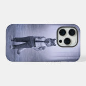Wolf in minimaler formaler Kleidung – Stiller Wald iPhone Hülle (Rückseite (Horizontal))