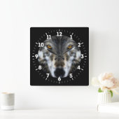 Wolf-inspirierend grafisches Porträt auf a Quadratische Wanduhr (Zuhause)