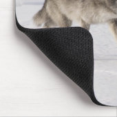 Wolf läuft im Schnee Mousepad (Ecke)