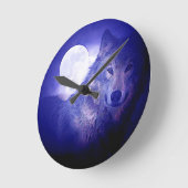 Wolf, Moon & Blue Night Runde Wanduhr (Winkel)