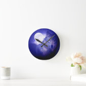 Wolf, Moon & Blue Night Runde Wanduhr (Zuhause)