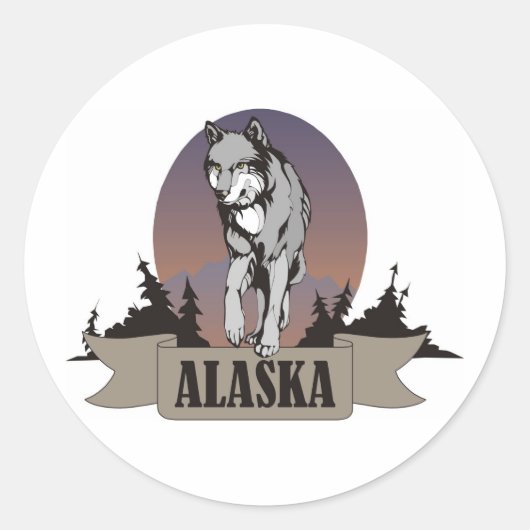 Wolf oder Coyote unter Kiefern in Alaska Runder Aufkleber (Vorderseite)