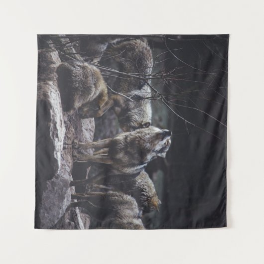 WOLF PACK ON ROCK FORMATION WANDTEPPICH (Vorderseite (Horizontal))