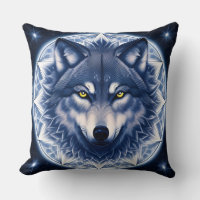 Wolf-Portrait mit intensiven goldenen Augen