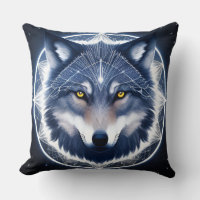 Wolf-Portrait mit intensiven goldenen Augen