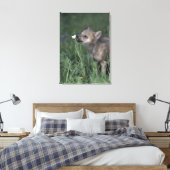 Wolf Puppy Sniffing Mountain Wildblume Leinwanddruck (Insitu (Schlafzimmer))