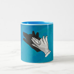 Wolf Schatten auf Blau Zweifarbige Tasse
