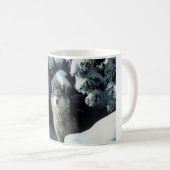 Wolf stehend im Schnee Kaffeetasse (VorderseiteRechts)