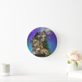 Wolf und Mond Runde Wanduhr (Zuhause)