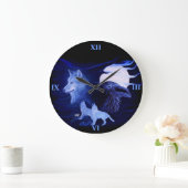 Wolf und Raven mit Vollmond Große Wanduhr (Zuhause)