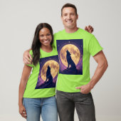 Wolf unter dem Mond. T-Shirt (Unisex)