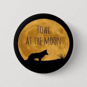Wolf vor hellem Mond silhouettiert Button