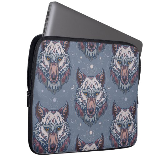 Wölfchenköpfe mit bohischer Dekoration Laptopschutzhülle (Vorne Rechts)