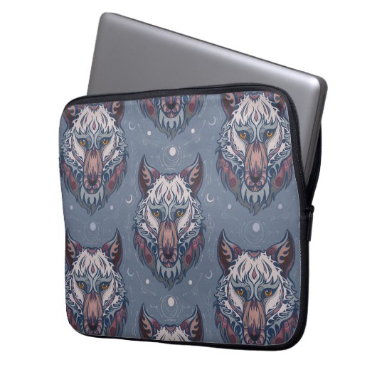 Wölfchenköpfe mit bohischer Dekoration Laptopschutzhülle (Vorderseite Links)