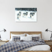 Wölfe am Rande des schneebedeckten Waldes Leinwanddruck (Insitu (Schlafzimmer))