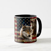 Wölfe amerikanische Flagge Tasse (VorderseiteRechts)