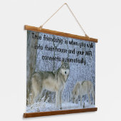 Wölfe auf einem schneebedeckten Feld Wandteppich Mit Holzrahmen (Gewinkelt)