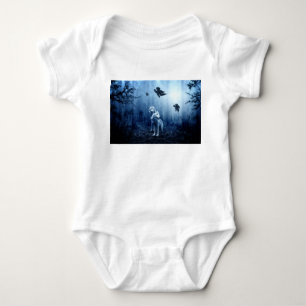 Wölfe im Wald bei Morgendämmerung Baby Strampler