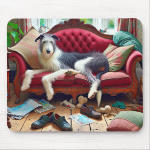 Wolfhound auf einem Sofa Mousepad