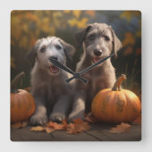 Wolfhound Welpe Herbst Delight Pumpkin Quadratische Wanduhr (Vorderseite)