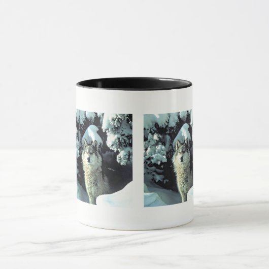 Wolfsmuster in Winterkiefern Tasse (Zentrum)