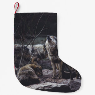 WOLFSRUDEL AUF FELSFORMATION KLEINER WEIHNACHTSSTRUMPF