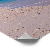 Wolke in blauem Himmel über Sandstrand Poster (Ecke)