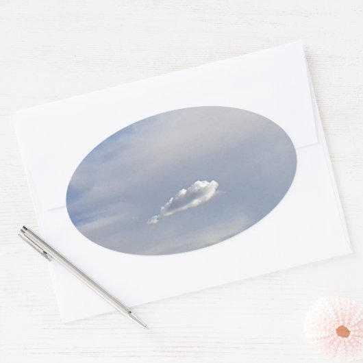 Wolke und Wolke Ovaler Aufkleber (Umschlag)