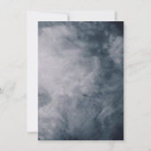 Wolken am Himmel der Stimmungsblauen Hochzeit Einladung (Rückseite)