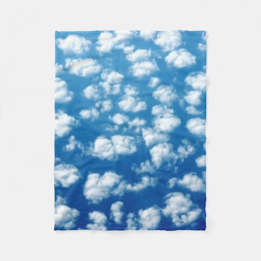 Wolken am Himmel Muster Fleecedecke (Vorderseite)
