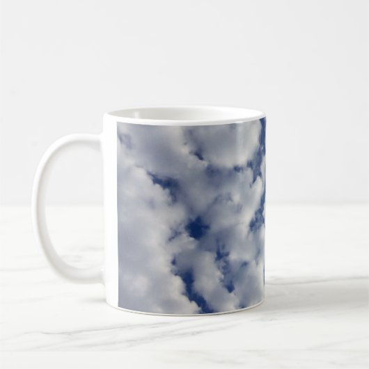Wolken auf blauem Himmel Kaffeetasse (Links)