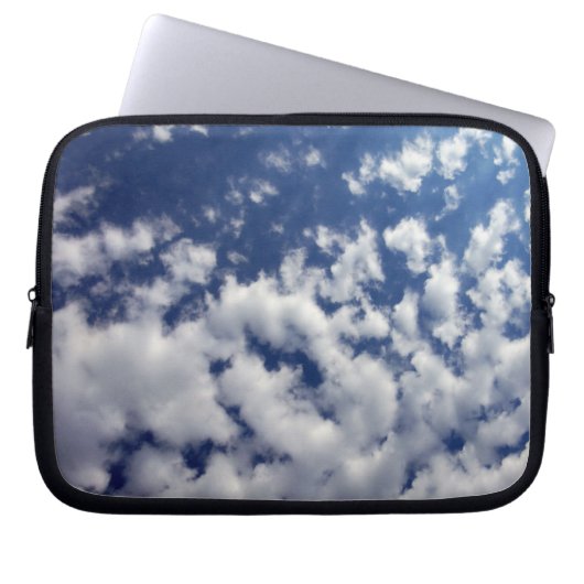 Wolken auf blauem Himmel Laptopschutzhülle (Vorderseite)
