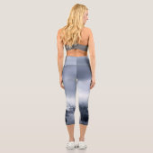 Wolken auf dem Berg Storžič, Slowenien Capri Leggings (Rückseite)